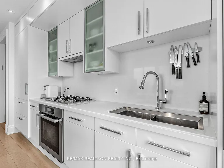 55 Scollard St #2005 — Photo 7
