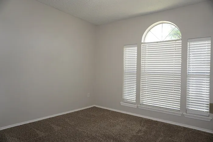 2425 Kelton St — Photo 10