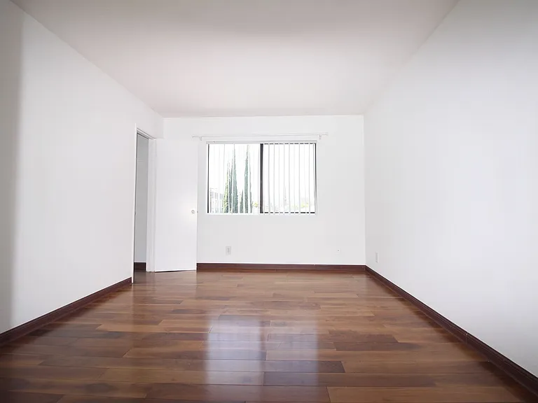 4844 Riverton Ave. — Photo 9