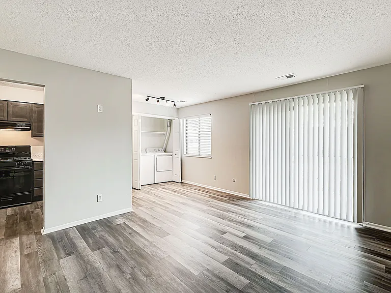 Ninth Avenue Apartments — Photo 32