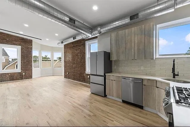 21 W 20th St #301