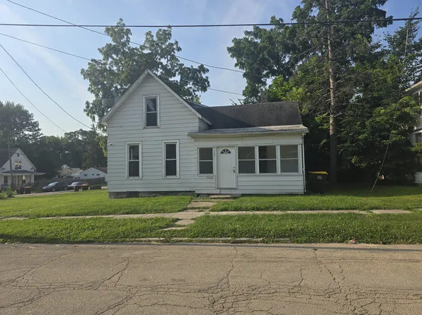 727 E Shawnee St, Freeport, IL 61032