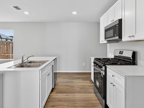 3rd image of 5553 Rollins Dr