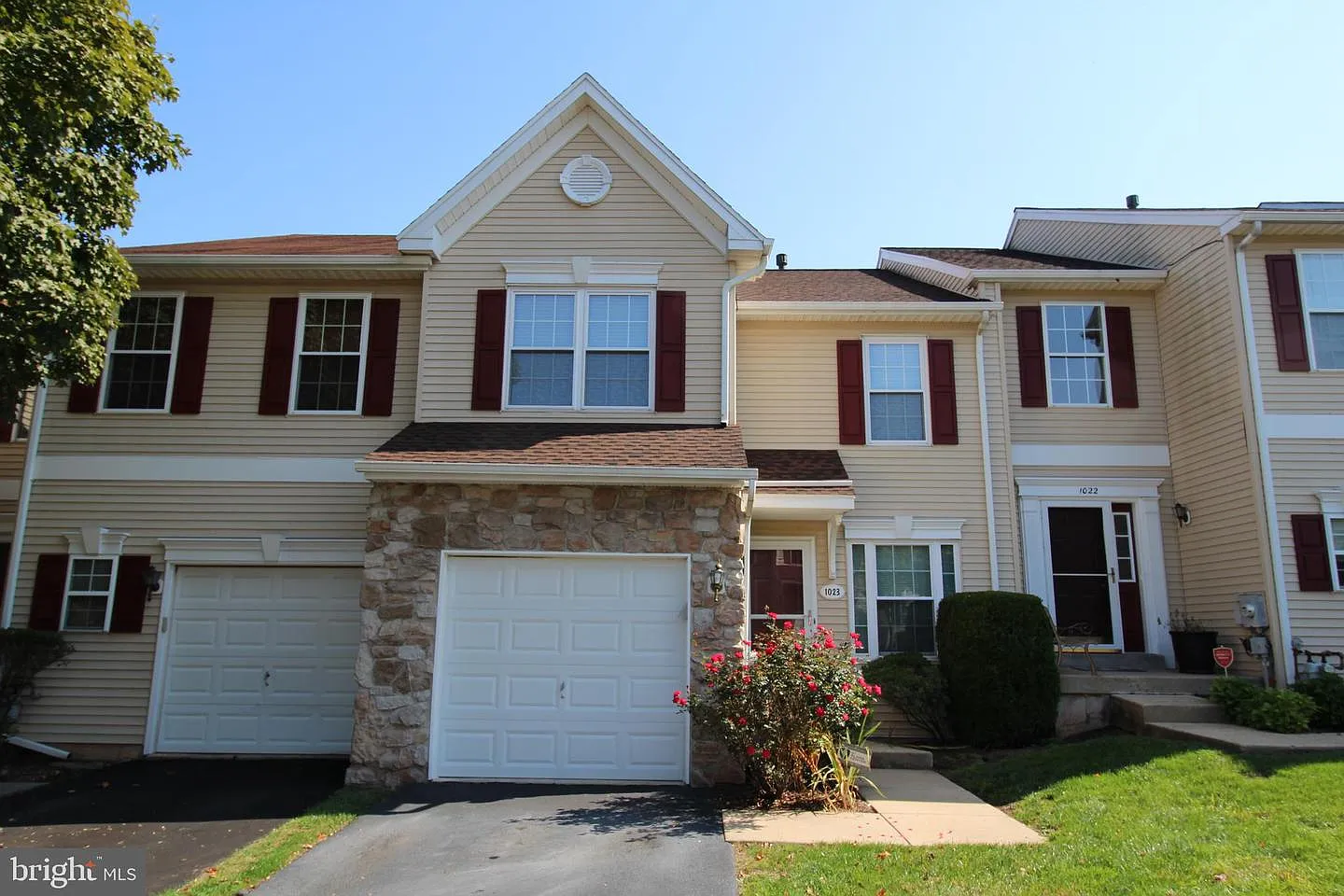 1023 Colin Dr photo 1