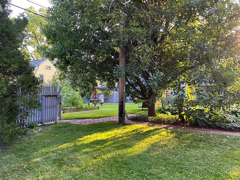 215 Rose Pl — Photo 26