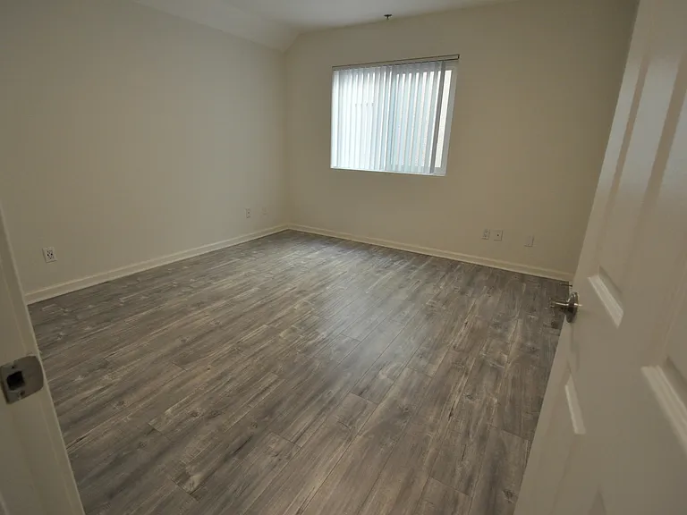 11035 Otsego St — Photo 29