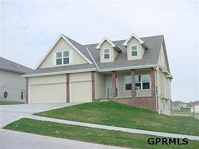 1st image of 610 Douglas Cir
