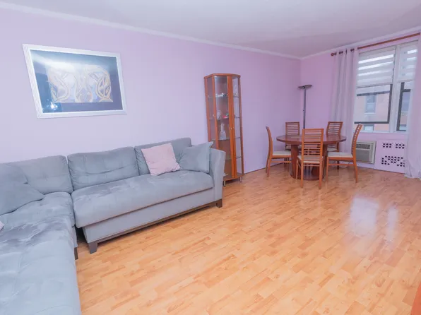 1213 Avenue Z image 1 of 11