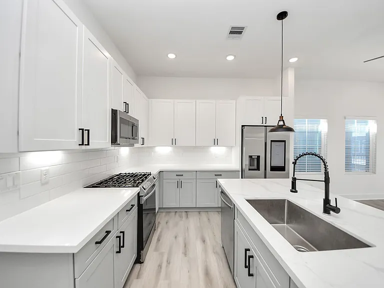 3010 Jensen Springs Ln — Photo 24