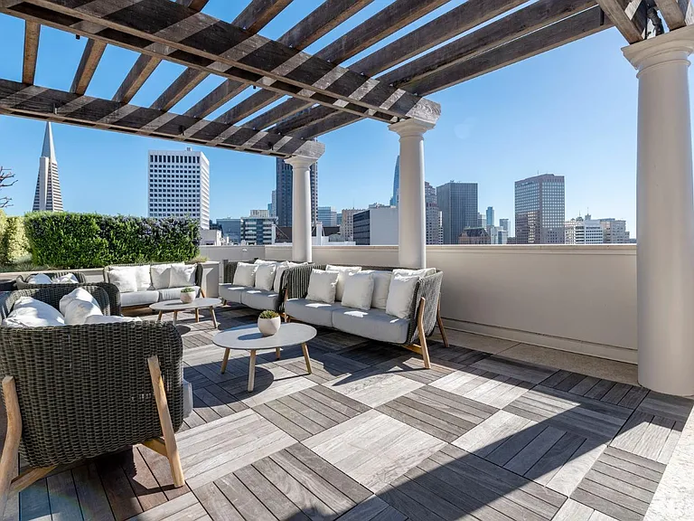 875 California St #403 — Photo 8