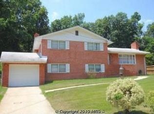 6413 Glen Oak Dr, Temple Hills, MD 20748