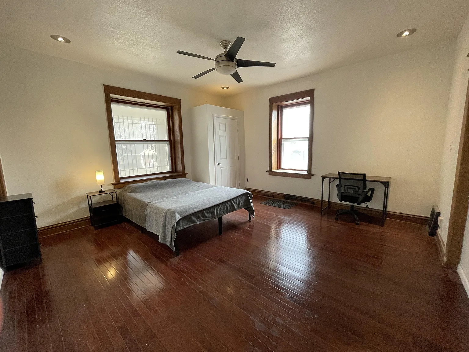 4 bed, 3.0 bath, 3550 sqft, $715 — Photo 2