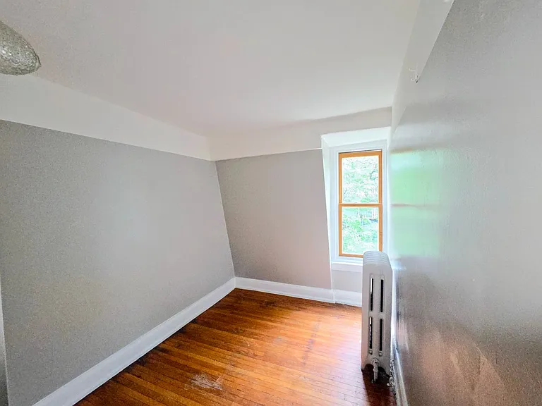 1048 W Walnut St — Photo 6