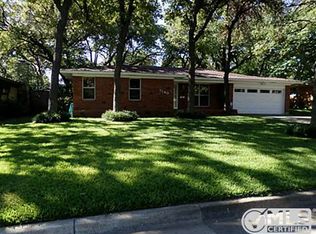 7140 Robinhood Ln, Fort Worth, TX 76112