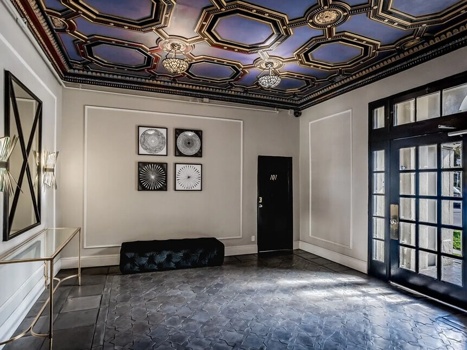 La Chandelle Apts...Charming building...Renovated Apartments Available...Hardwood Floors! — Photo 2