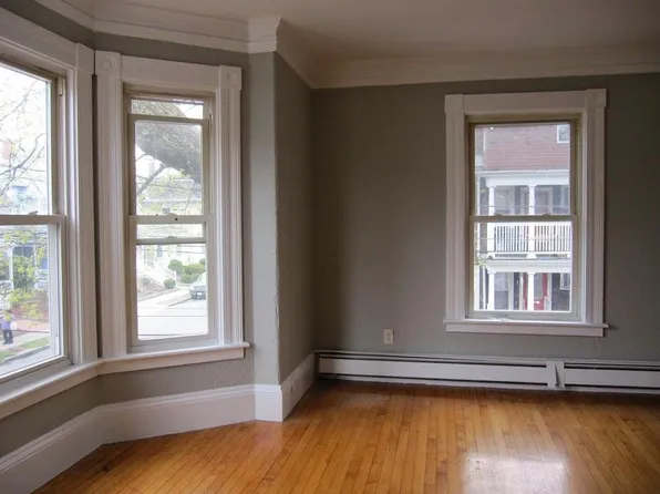 38 Breed St, Lynn, MA 01902