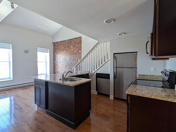 5th image of 519 Virginia St APT 4
