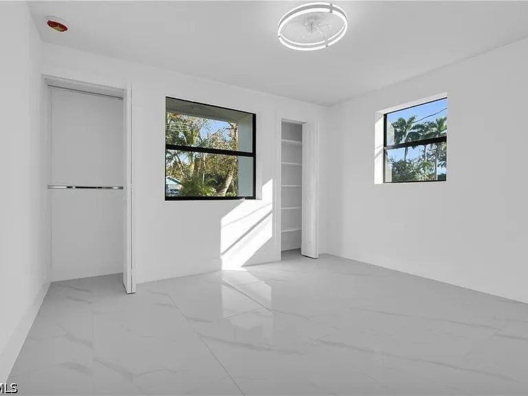 356 New York Dr — Photo 18