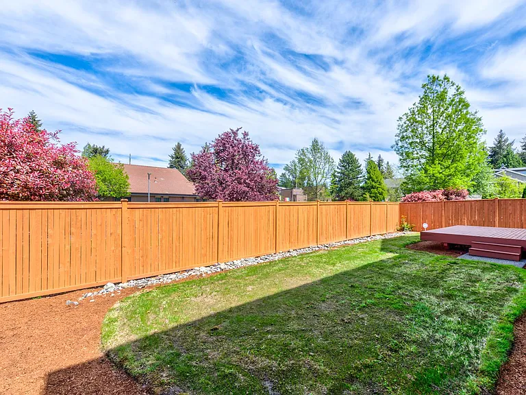 16105 Northup Way — Photo 20