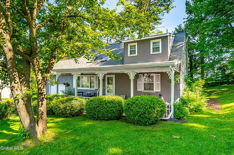 2nd image of 102 Marl Circle