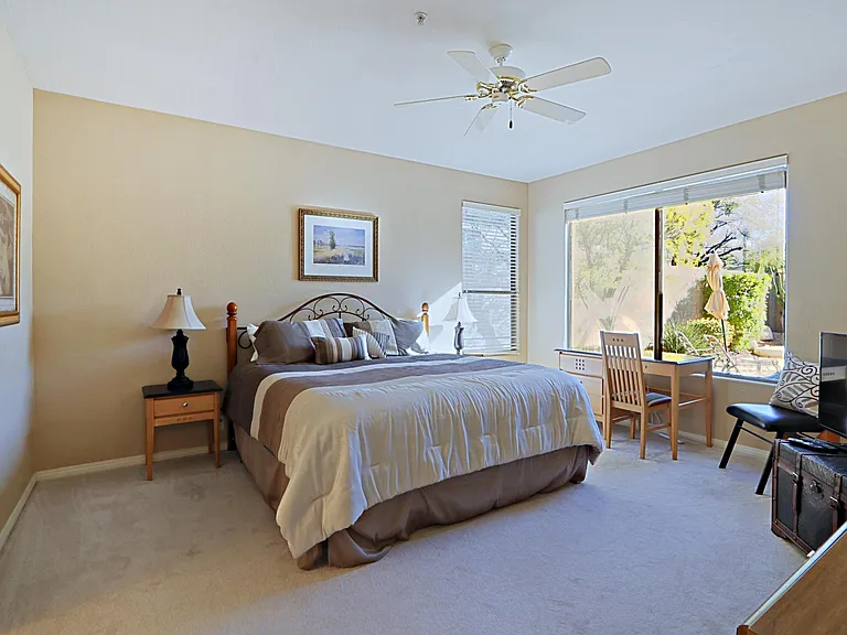 6803 E Eagle Feather Rd — Photo 15