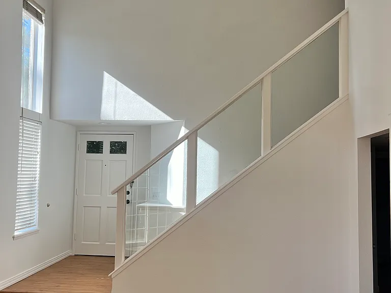 339 Stanford Ct — Photo 3