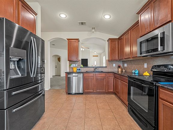 5th image of 10204 Marigold Rd
