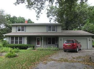 2220 Chestnut Ct NE, Cedar Rapids, IA 52402