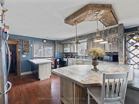 4th image of 469 Absalom Rd