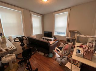 368 Riverway APT 17, Boston, MA 02115