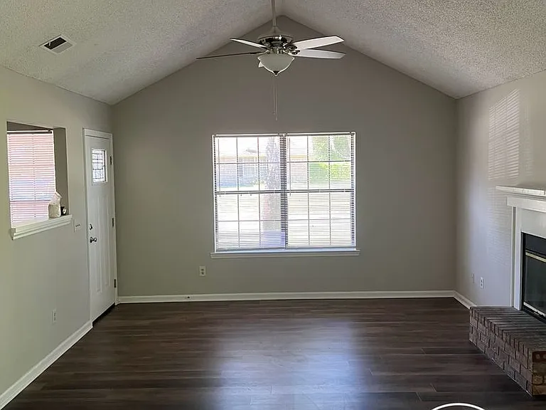 708 Timber Ridge Trl — Photo 4