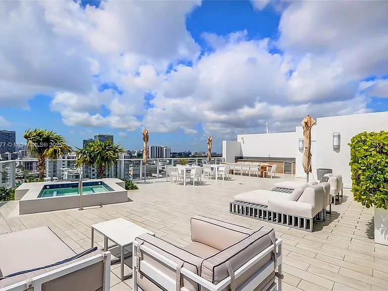 4250 Biscayne Blvd #918 — Photo 38