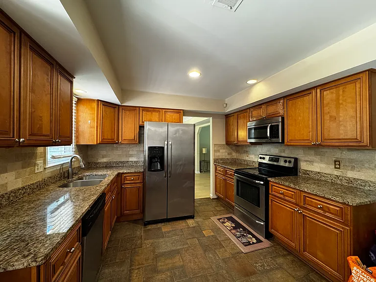 12129 Holly Knoll Cir — Photo 3