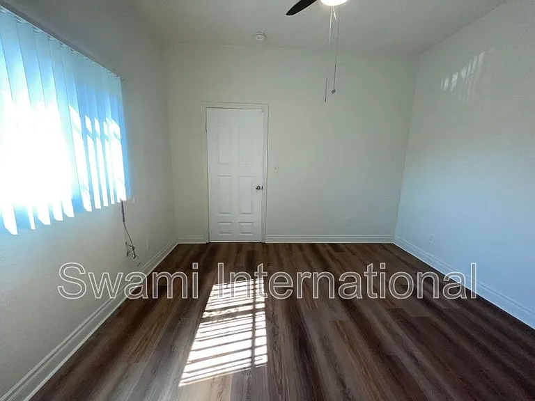 932 W 62nd St — Photo 12