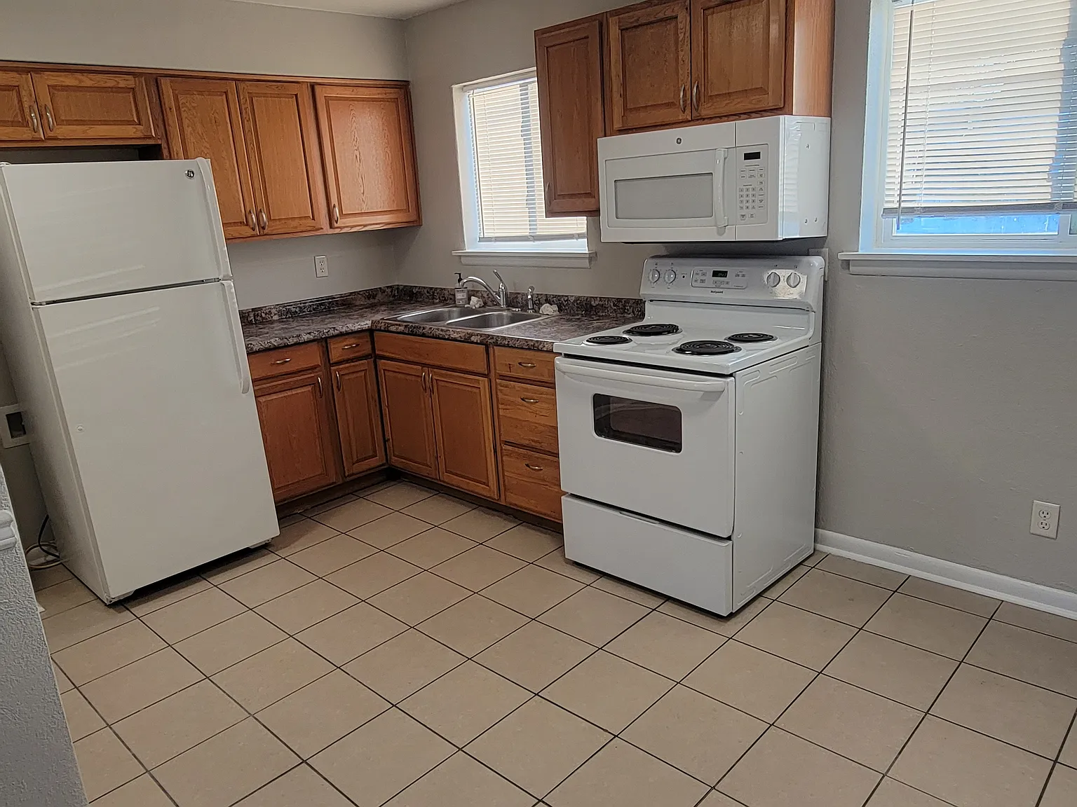 2 bed, 900 sqft, $975 — Photo 3