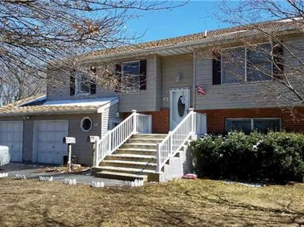931 Lowell Ave, Central Islip, NY 11722