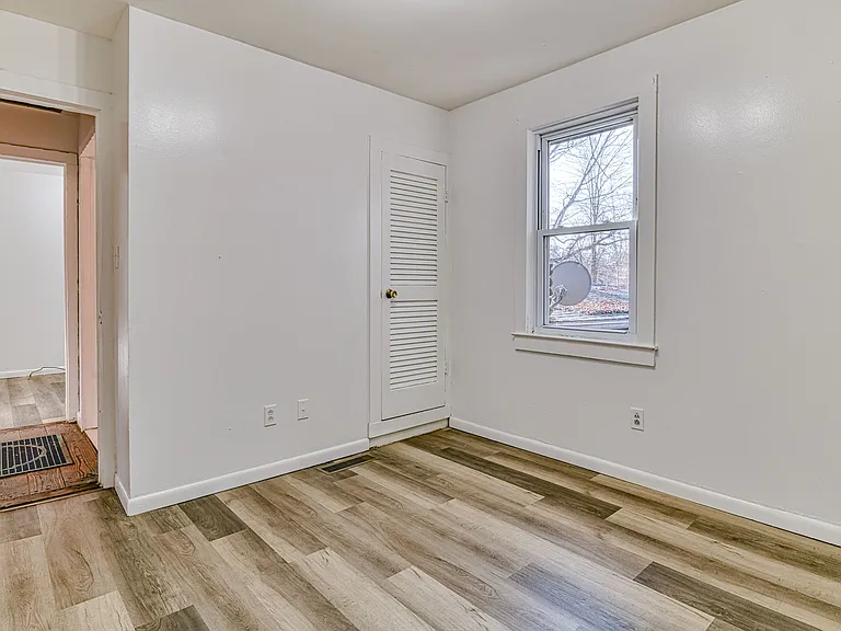 19 Innis Ave — Photo 13