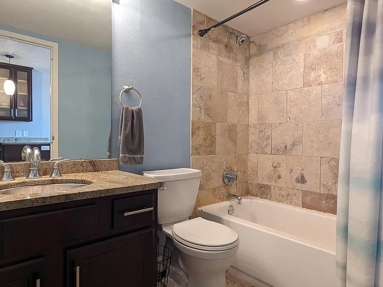 700 E 8th St #7L — Photo 7