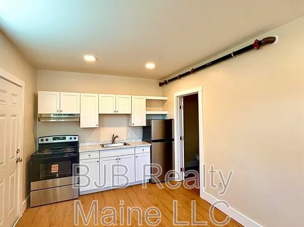 26 Revere St APT 1, Portland, ME 04103
