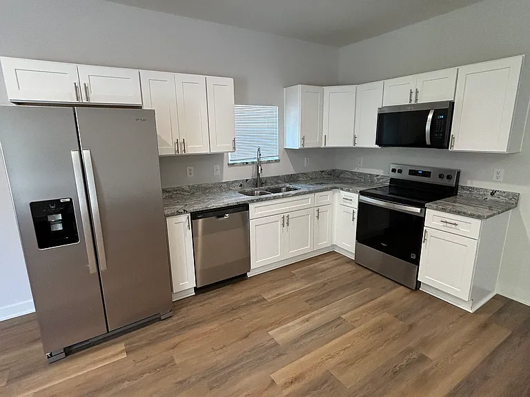 1706 Ingram St — Photo 4