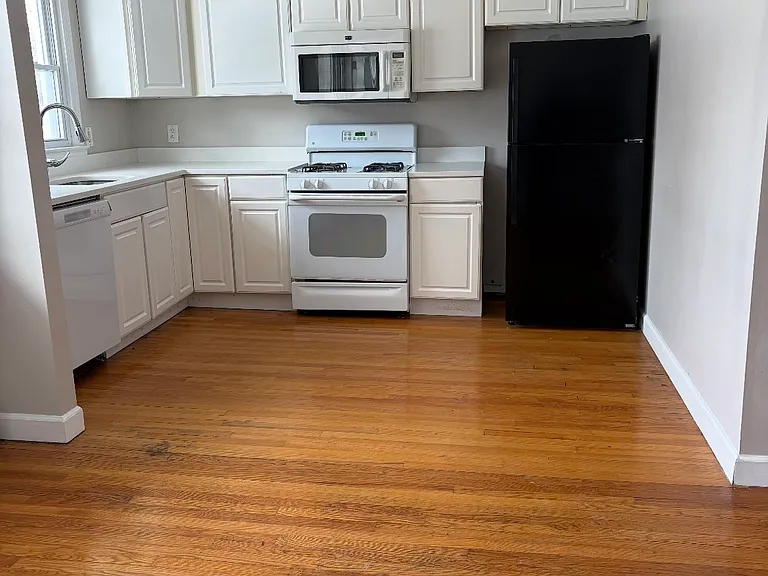 Carey Avenue Apartments — Photo 3