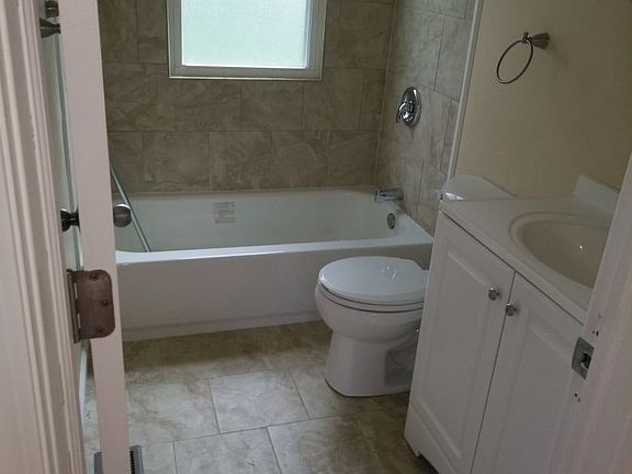 4th image of 1306 Carver Pl