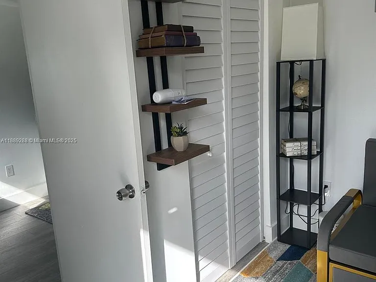 2943 SW 36th Ave #STUDIO — Photo 3