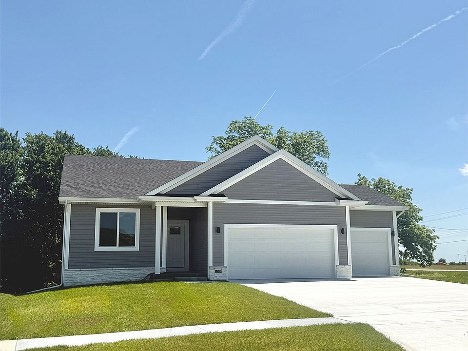 1st image of 900 Walnut Dr