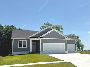 900 Walnut Dr, Norwalk, IA 50211