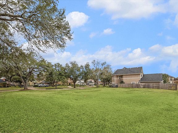 5th image of 1312 Sugar Creek Blvd
