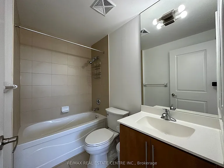 330 Burnhamthorpe Rd W #2208 — Photo 13