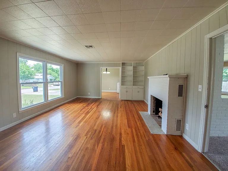118 W Franklin St — Photo 4