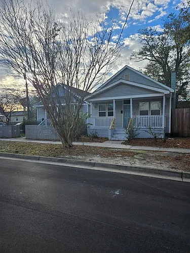 718 Queen St Photo 1
