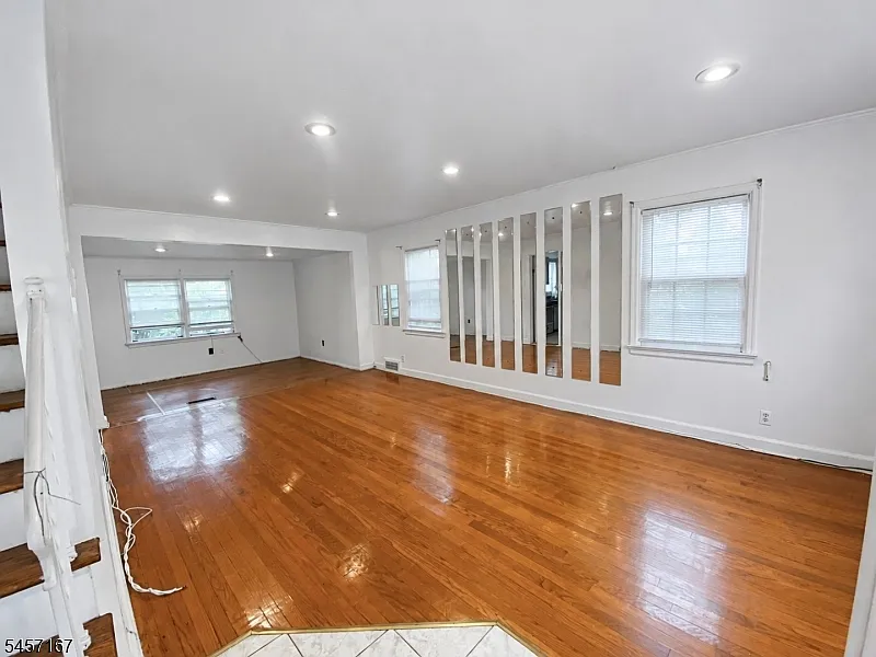 3 bed, 1.5 bath, $3,800 — Photo 2